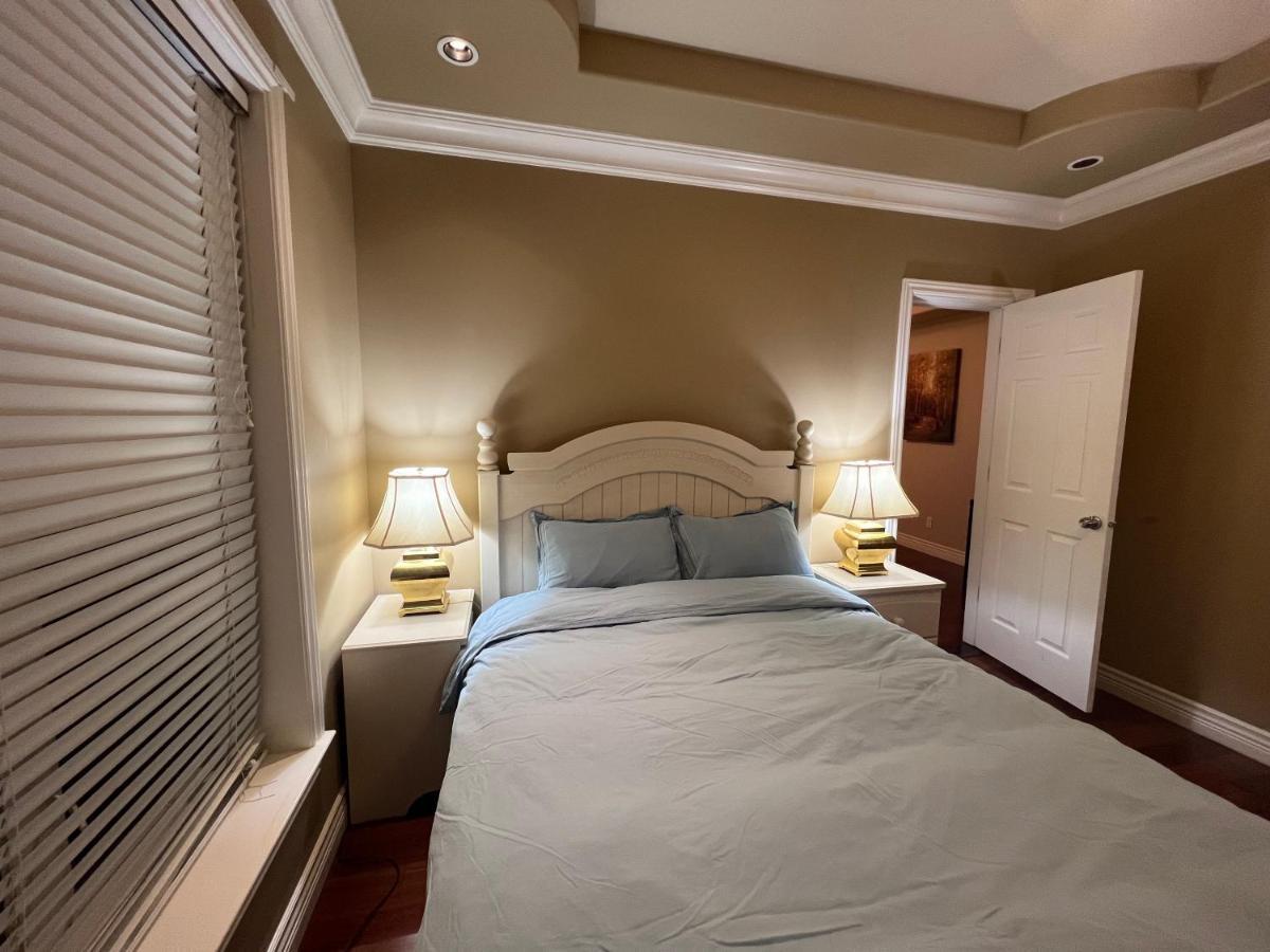Lucky Suite, Two-Bedroom Suite With Independent Entrance In Richmond Close To Yvr Bagian luar foto
