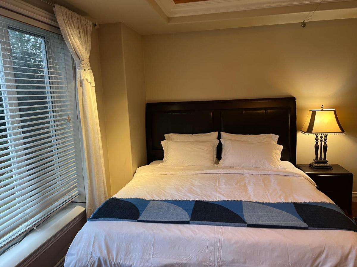 Lucky Suite, Two-Bedroom Suite With Independent Entrance In Richmond Close To Yvr Bagian luar foto